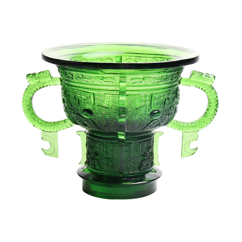 Seres Tripode cum dracone aures tractant et spinam exemplaris