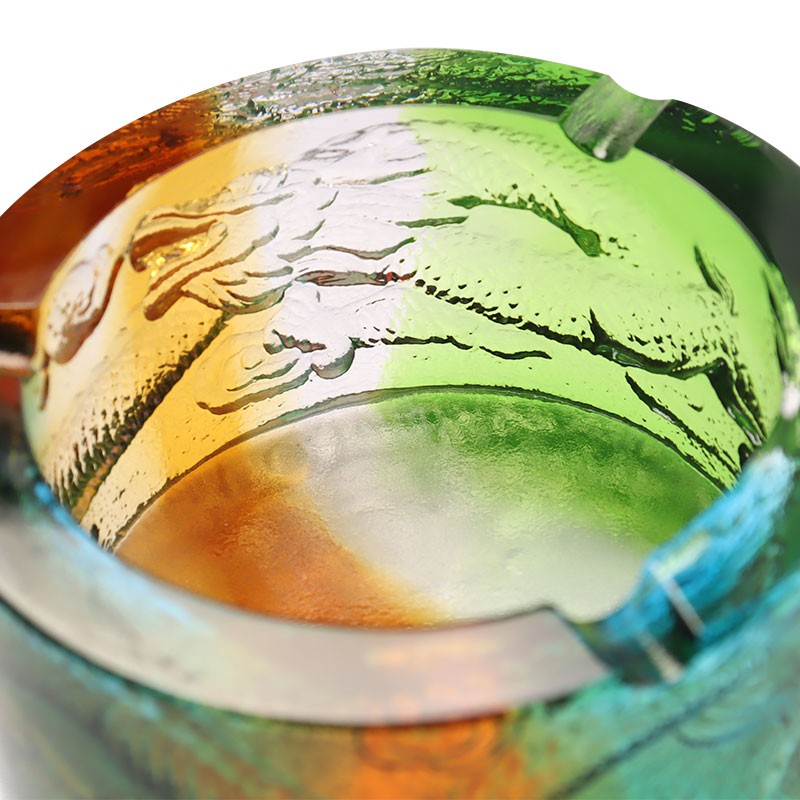 Speculum ashtray cum draconis e-of-mari exemplaris