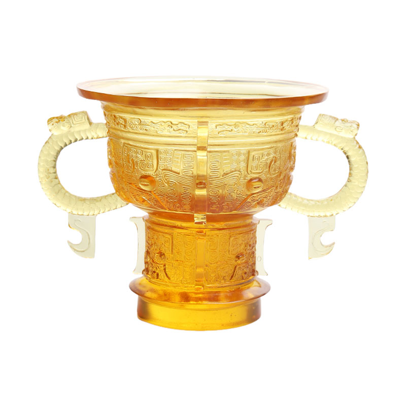 Seres Tripode cum dracone aures tractant et spinam exemplaris