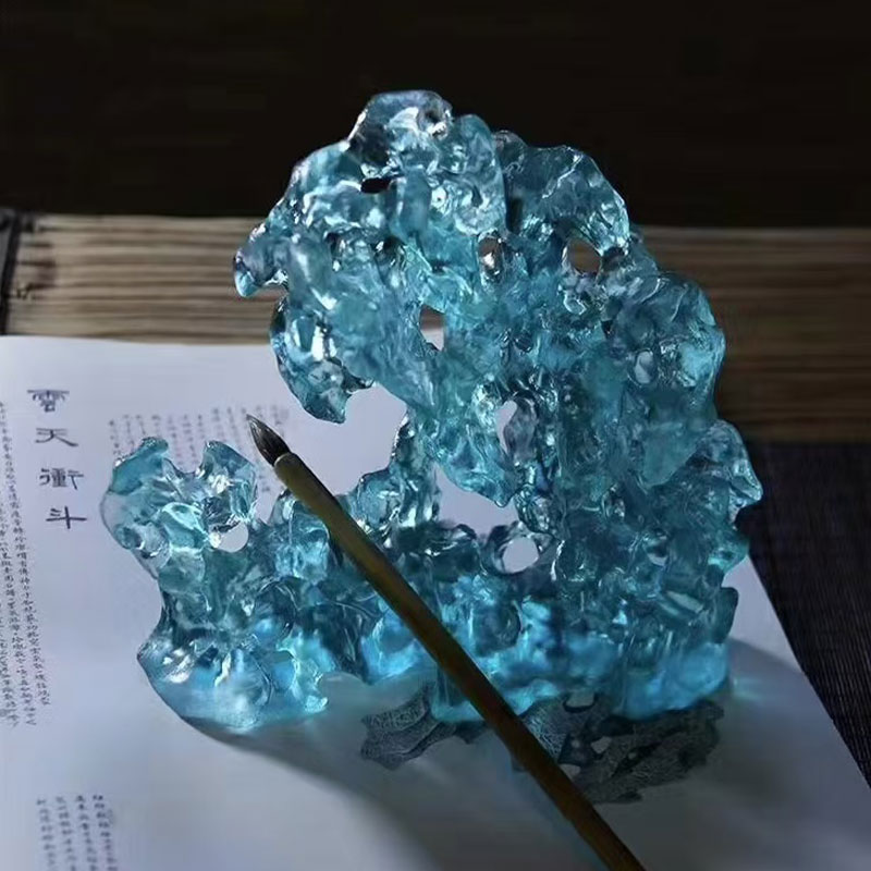 Saxa caerulea coloris vitrei ornamenta