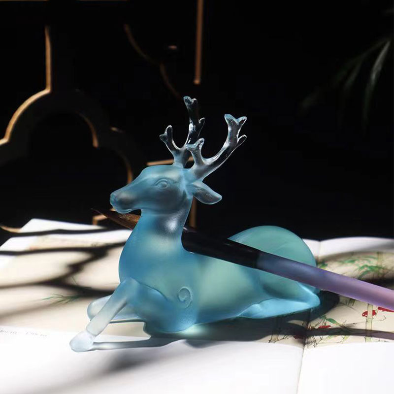 Blue vitreis cervis informibus penicillo possessor