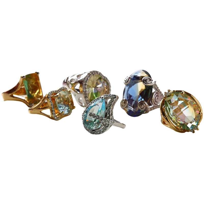 Anulus cum teardrop informibus cut vitreis