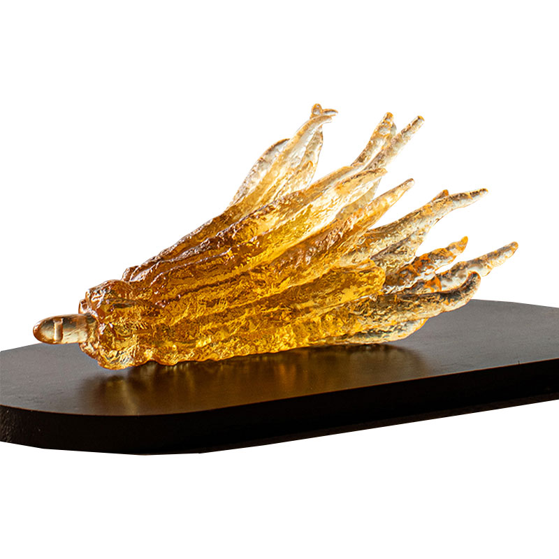 Manu informibus aurei coloris vitrei vitrei possessor