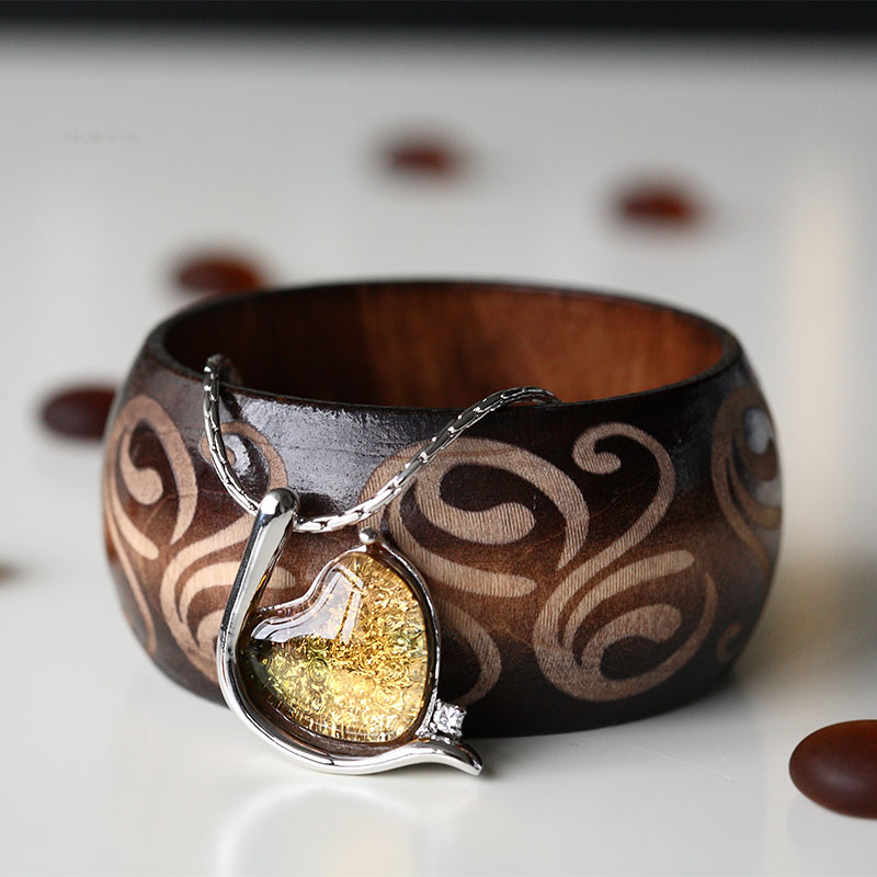 Bracteae vitreae cum appensionibus elegantissimi coloris argentei