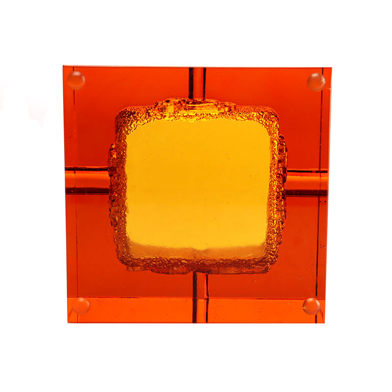 Red ashtray vitreum cum exquisitis toreumatis animalis exemplaria