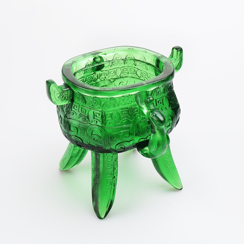 Smaragdus viridis Crystal Vitri tripodis cum auriculae informibus