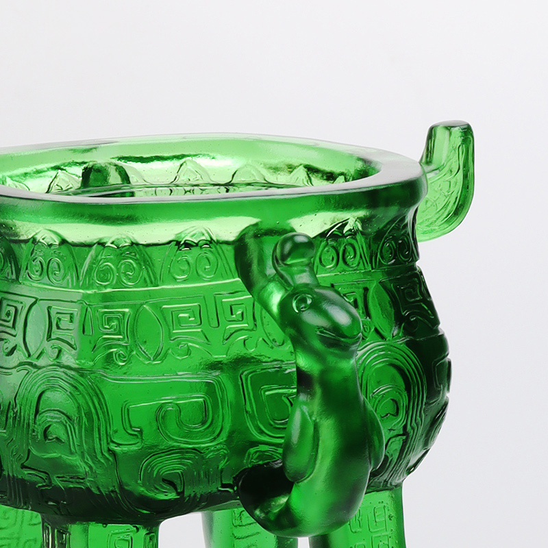 Smaragdus viridis Crystal Vitri tripodis cum auriculae informibus