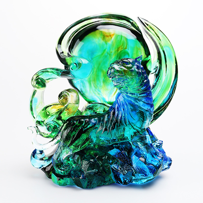 Ornamenta tigris vitri caeruleo-viridis pellucentia